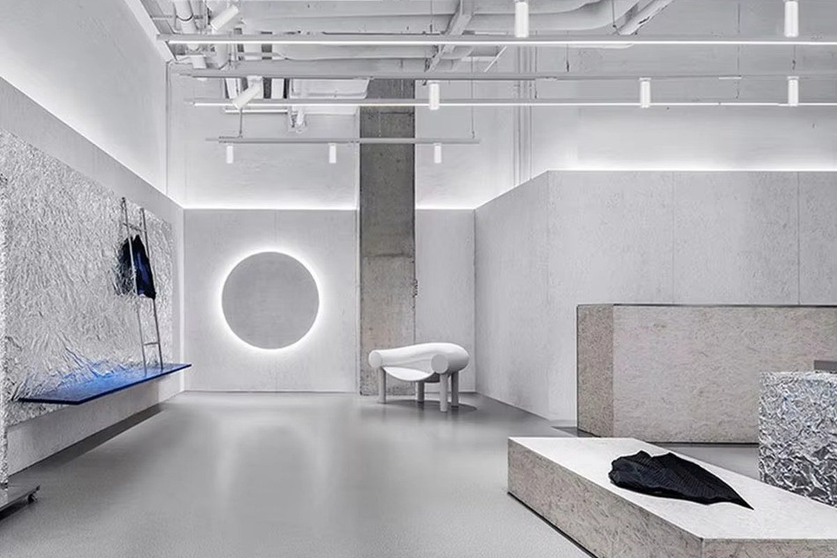 Retail Lighting Guide: How Magnetic Track Systems Help Stores Sell